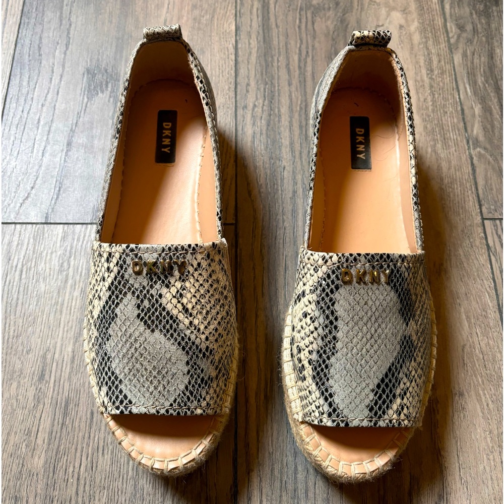 DKNY Sneak Print Leather Espadrilles  Slip On Platform Sandals Open Toe Shoes.